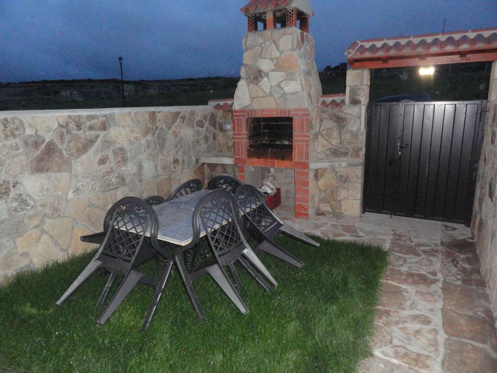 Casa Rural La Vega De Gredos Guest House San Martin de la Vega del Alberche Exterior photo
