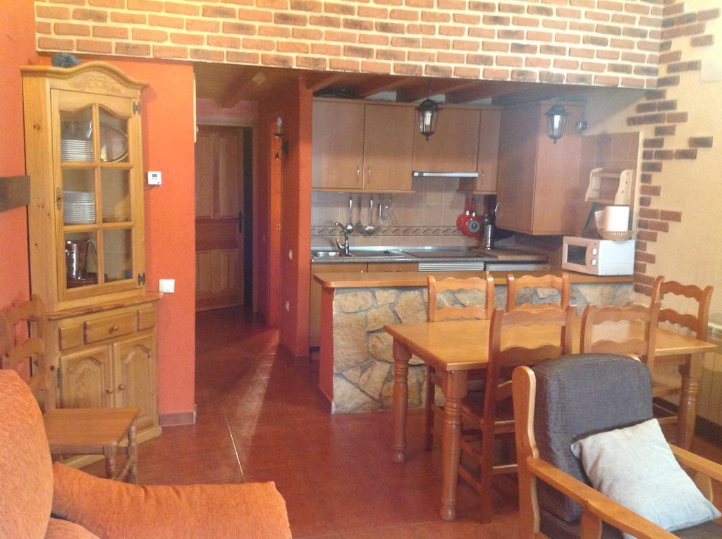 Casa Rural La Vega De Gredos Guest House San Martin de la Vega del Alberche Exterior photo